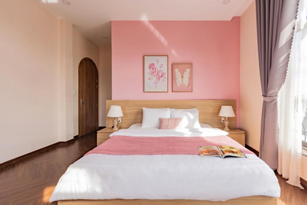 Giường trong phòng chung tại Adalia Villa With ValeyView - O'TEL
