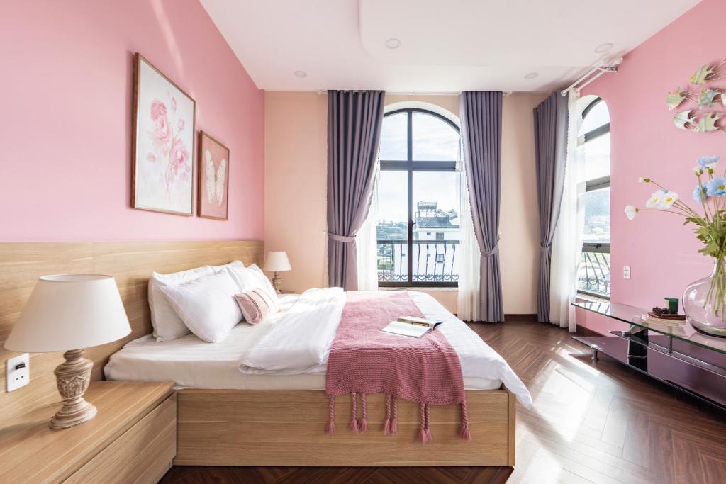 Giường trong phòng chung tại Adalia Villa With ValeyView - O'TEL