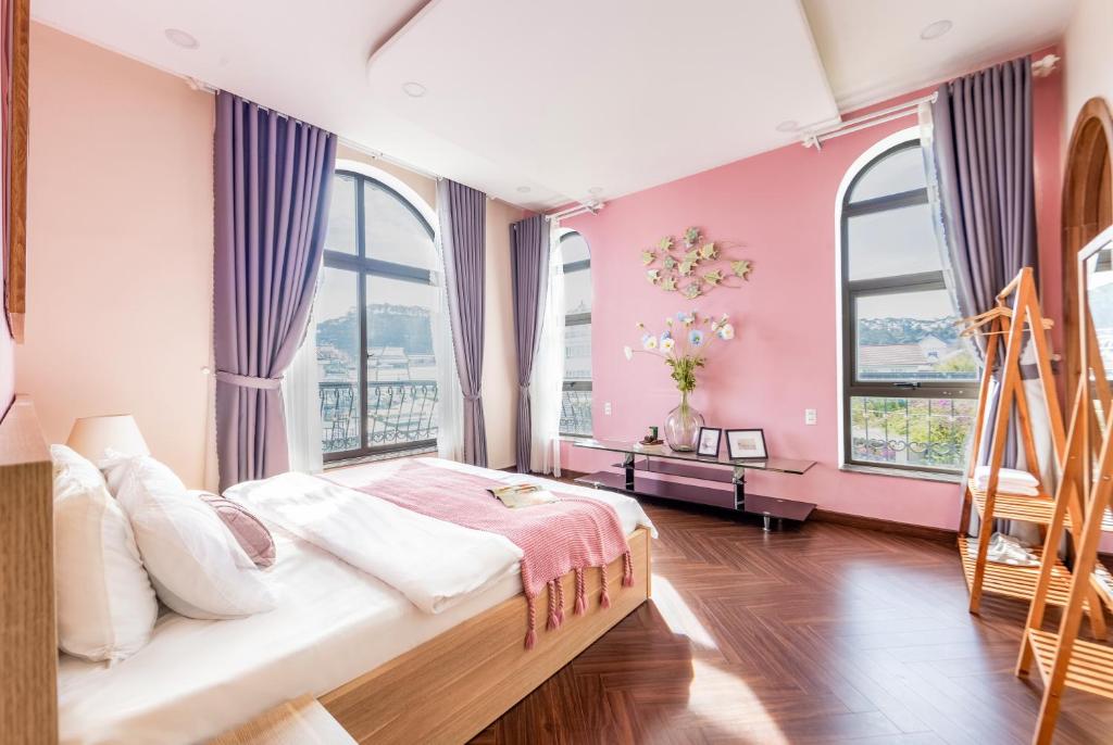 Giường trong phòng chung tại Adalia Villa With ValeyView - O'TEL