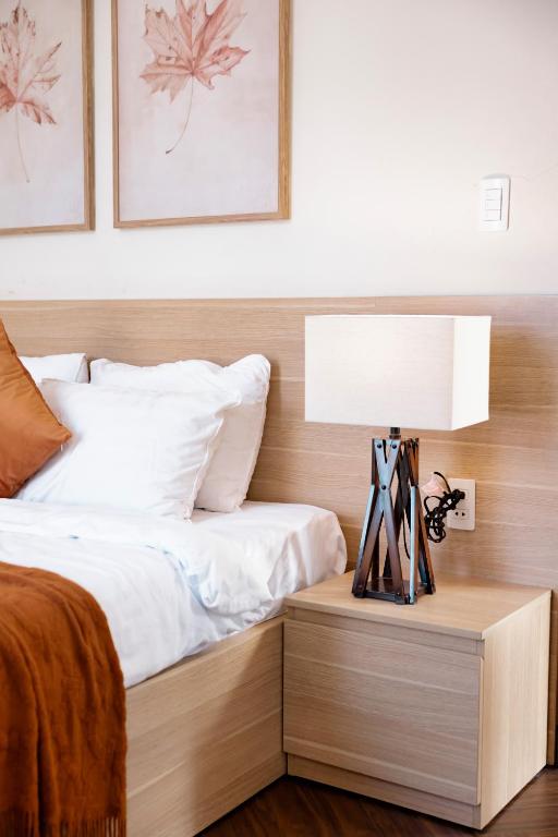 Giường trong phòng chung tại Adalia Villa With ValeyView - O'TEL