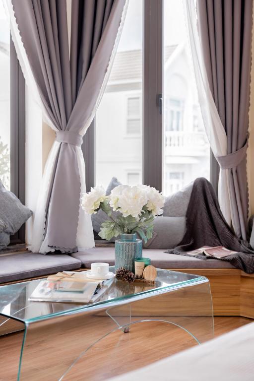 Khu vực ghế ngồi tại Adalia Villa With ValeyView - O'TEL