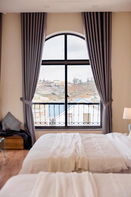 Giường trong phòng chung tại Adalia Villa With ValeyView - O'TEL
