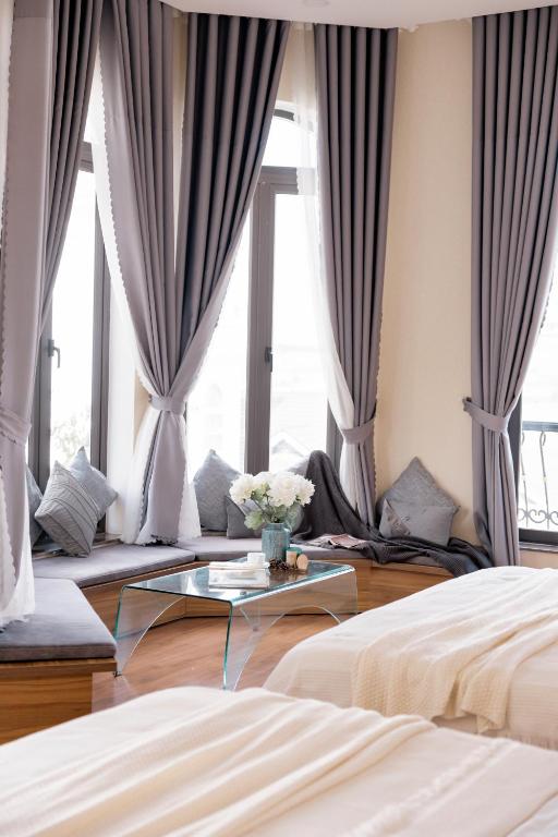 Giường trong phòng chung tại Adalia Villa With ValeyView - O'TEL