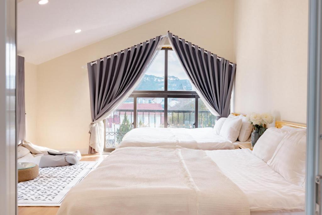 Giường trong phòng chung tại Adalia Villa With ValeyView - O'TEL