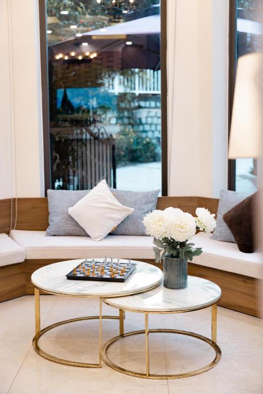 Khu vực ghế ngồi tại Adalia Villa With ValeyView - O'TEL