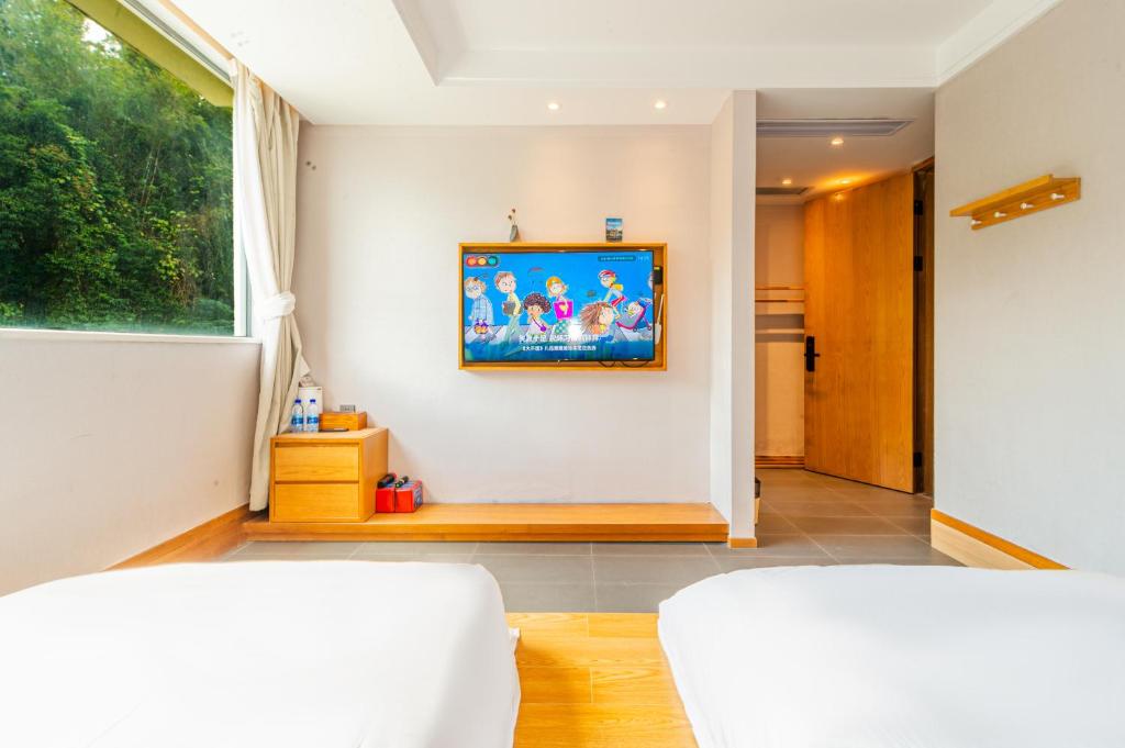 Letto o letti in una camera di Shenzhen Yusu Linting Seaview Inn Judiaosha Branch