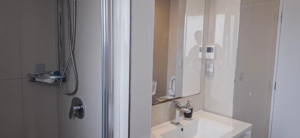 Modern Sunny & Comfy Rooms near Henderson, Auckland - Resim 19