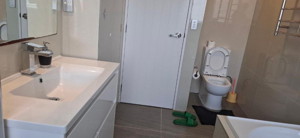 Modern Sunny & Comfy Rooms near Henderson, Auckland - Resim 17