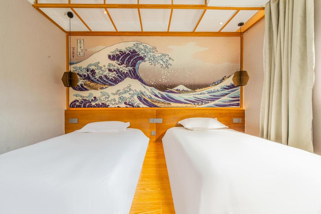 Letto o letti in una camera di Shenzhen Yusu Linting Seaview Inn Judiaosha Branch