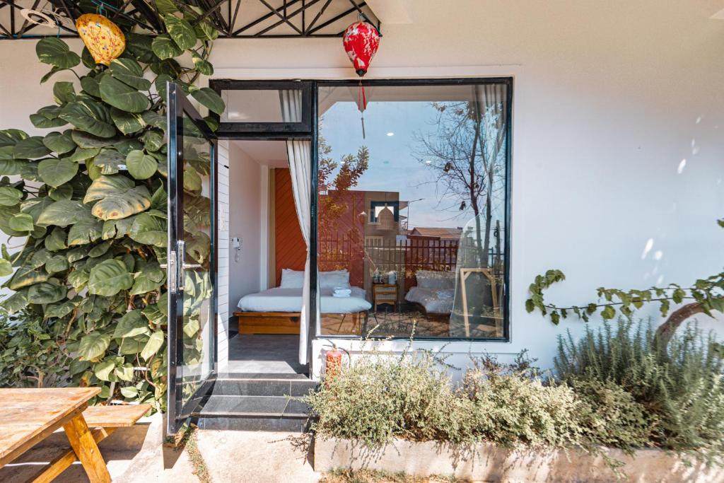 Ban công/sân hiên tại Be Youth Villa Đà Lạt - O'TEL