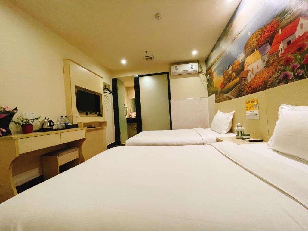 Postel nebo postele na pokoji v ubytování EMi Hotel Guangzhou International Convention and Exhibition Center Guangzhou Tower Branch
