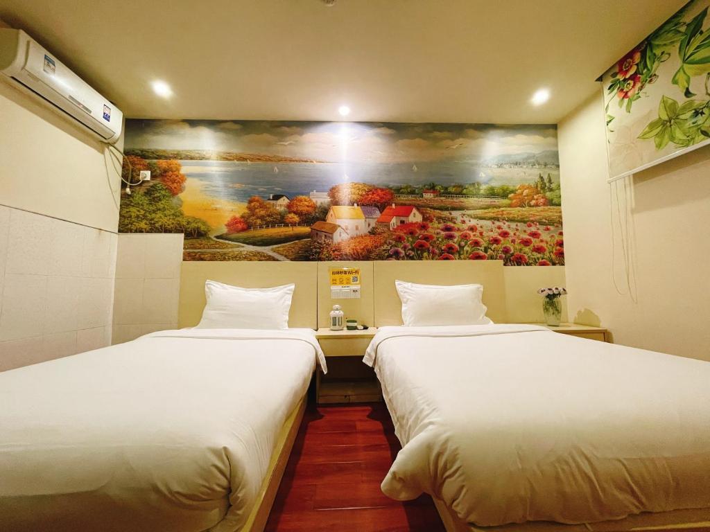 Postel nebo postele na pokoji v ubytování EMi Hotel Guangzhou International Convention and Exhibition Center Guangzhou Tower Branch