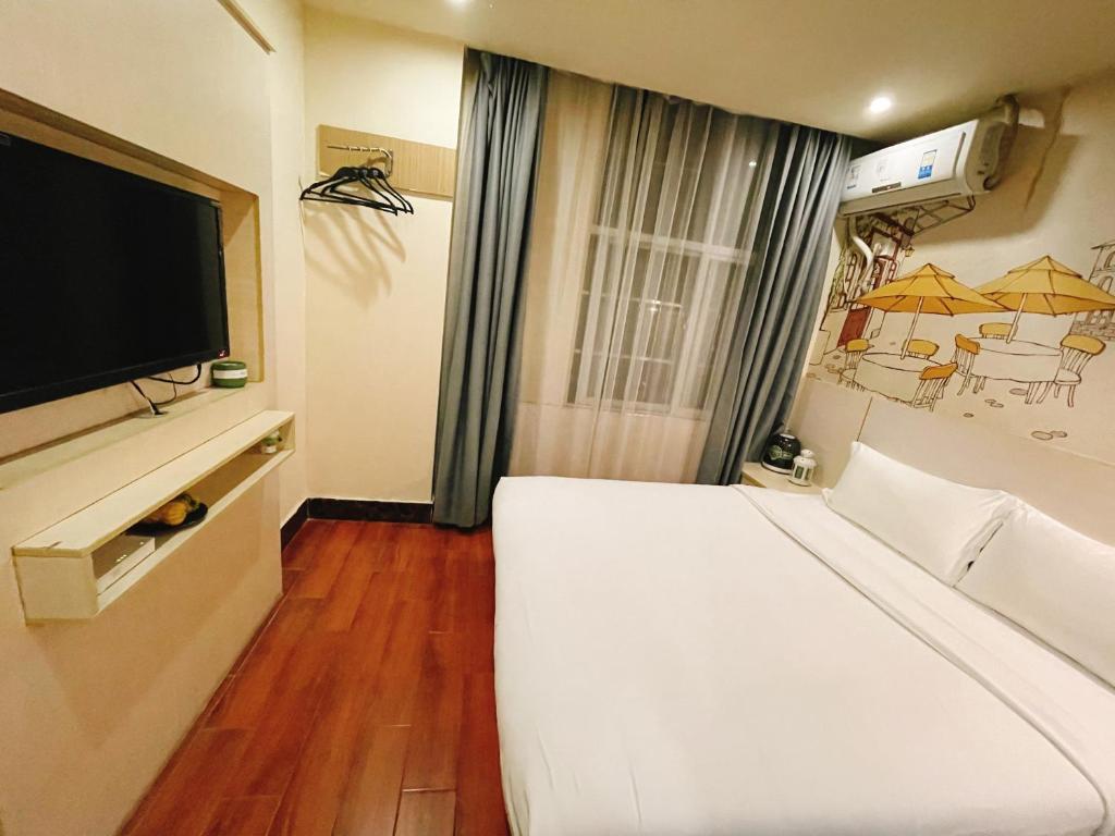 Postel nebo postele na pokoji v ubytování EMi Hotel Guangzhou International Convention and Exhibition Center Guangzhou Tower Branch