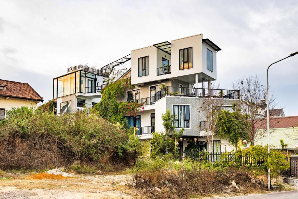 Tòa nhà nơi khách sạn tọa lạc