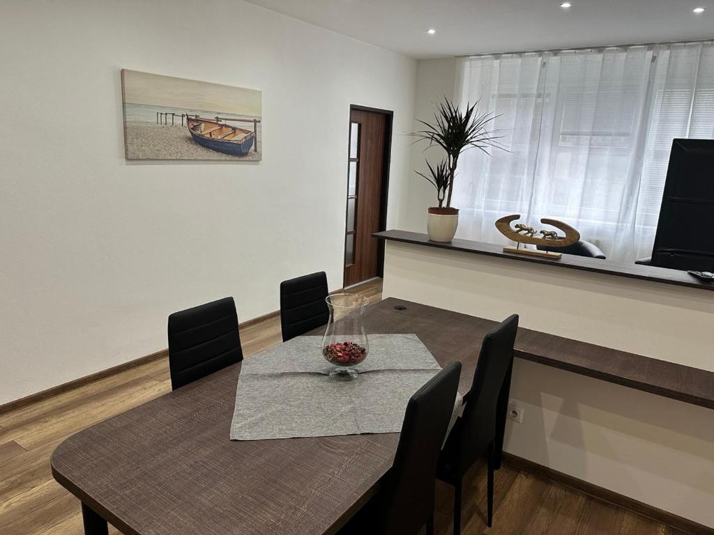 Newly renovated 2 rooms apartment downtown Nitra - Appartamento Con Due Camere Da Letto