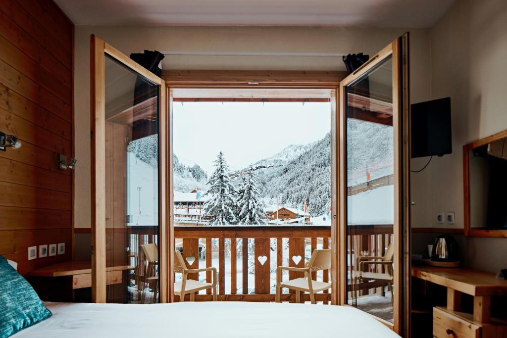 Hôtel Les Grangettes - Double Room With Balcony