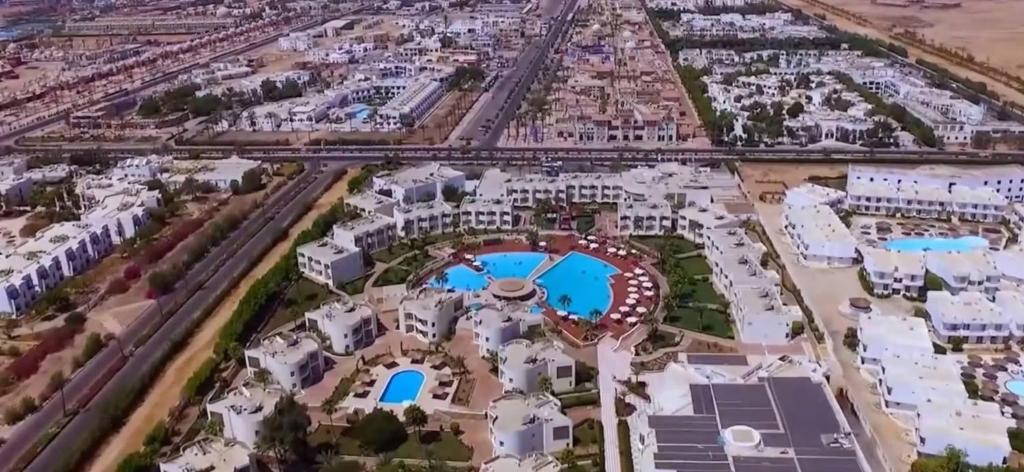 Bazén v ubytování Sharm Reef Hotel nebo v jeho okolí