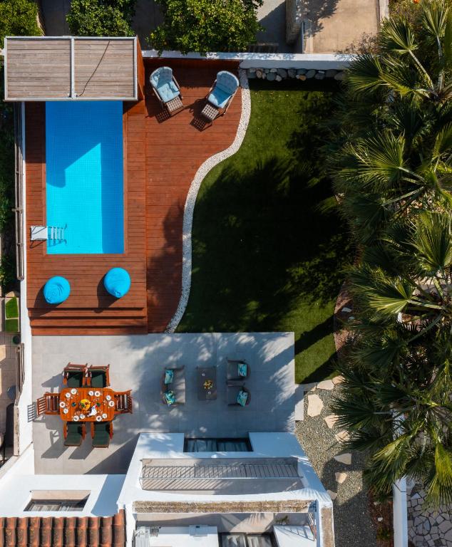 an aerial view of a house with a pool at Perle Di Gio in Larnaca