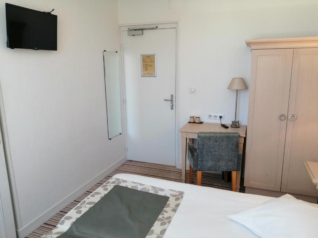 Hôtel Les Fleurs - Twin Room