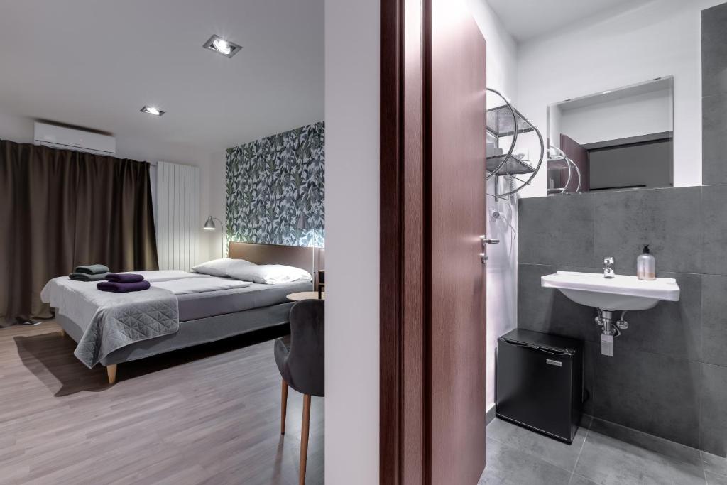 VV hotel & apartments - 17