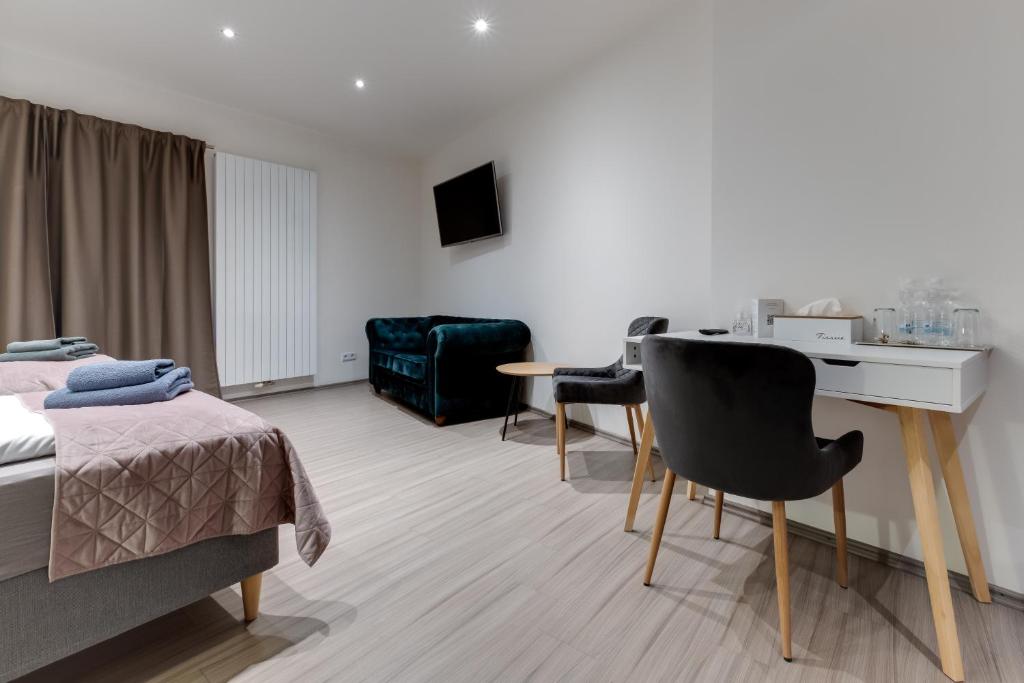 VV hotel & apartments - 14