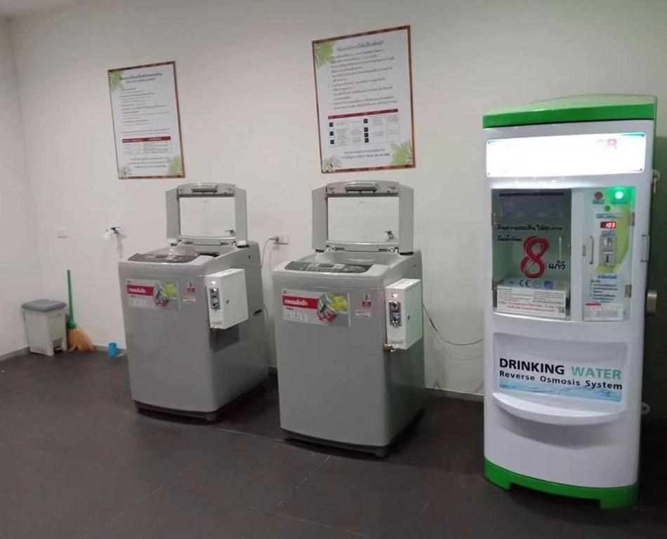 Gambar di galeri bagi The Base市中心网红超大泳池 高速网络 di Pattaya Central