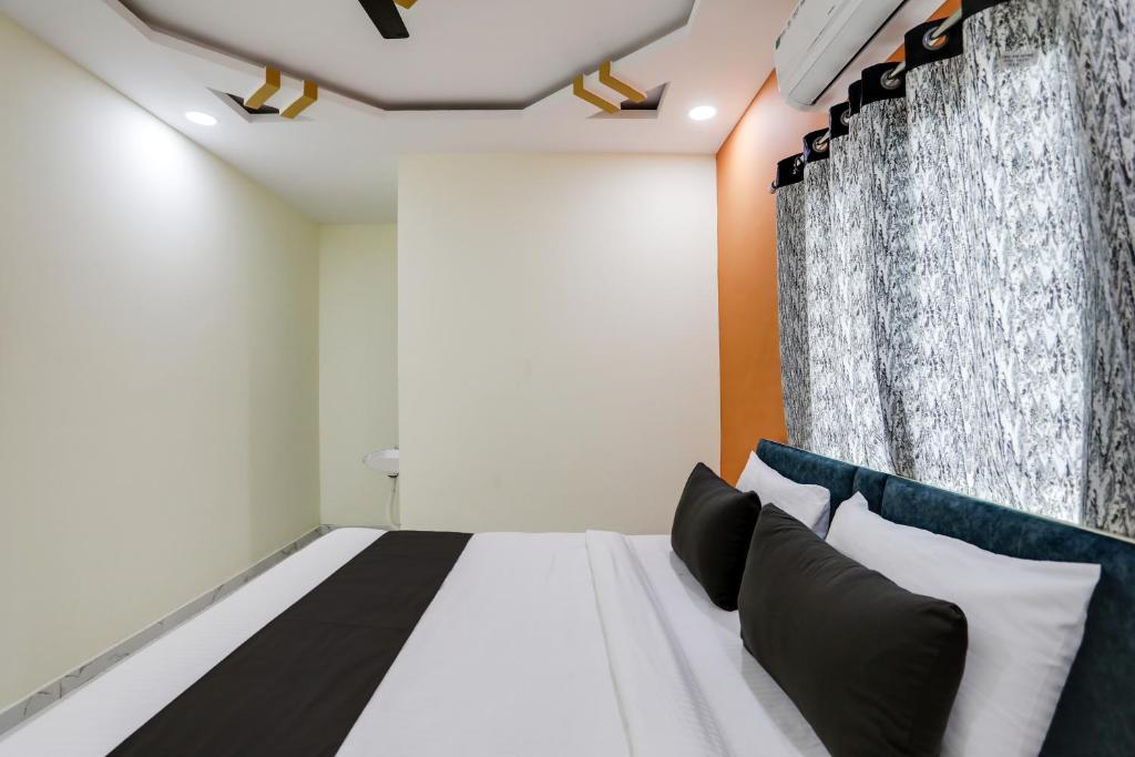 Postel nebo postele na pokoji v ubytování Hotel O Sky View Stay In