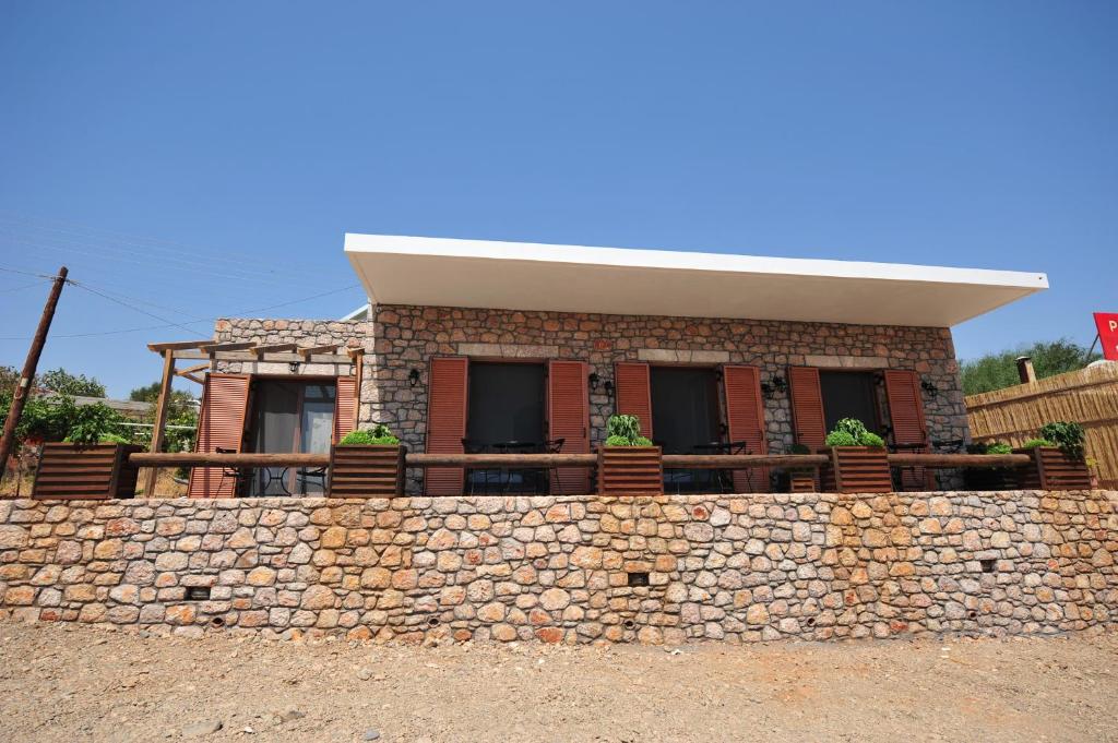 a house on top of a stone wall at Casa Gustosa Μονεμβασιά in Monemvasia