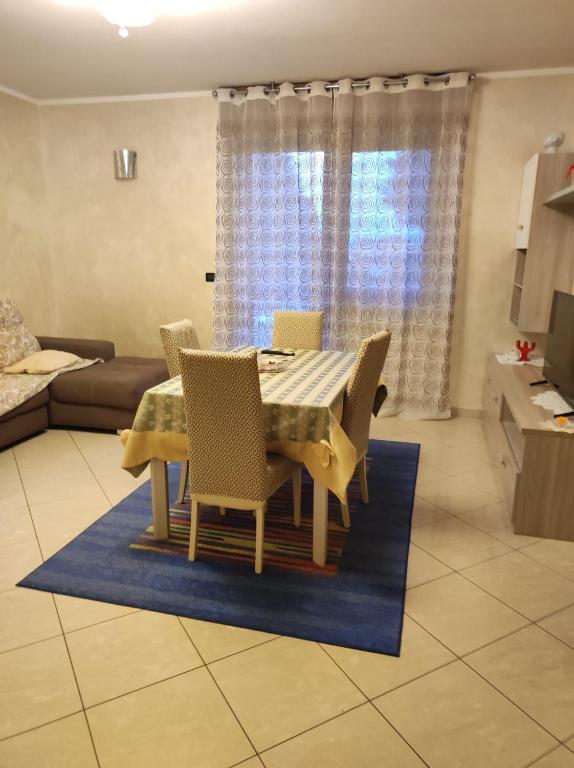 Posezení v ubytování Spazioso appartamento su due piani