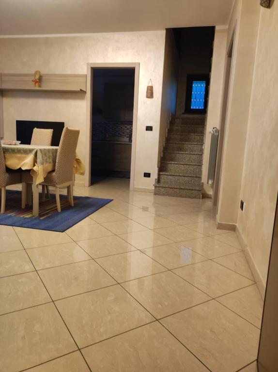 Fotografie z fotogalerie ubytování Spazioso appartamento su due piani v destinaci Leinì