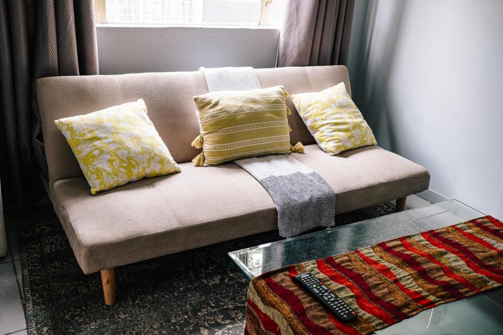 Lovely 1-bedroom flat in Germiston - 