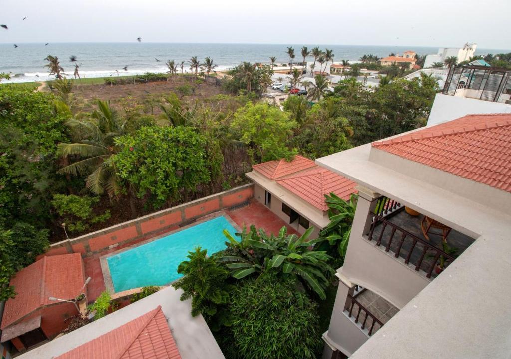 Bazén v ubytování Costa Verde Luxury Seafront Villa nebo v jeho okolí