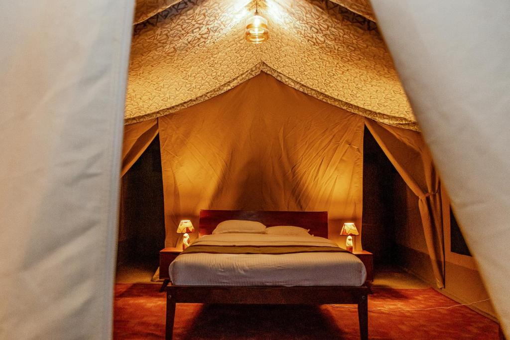 Postel nebo postele na pokoji v ubytování Mtito Safari camp limited