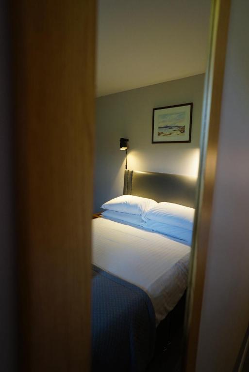 Postel nebo postele na pokoji v ubytování Trotternish B&B