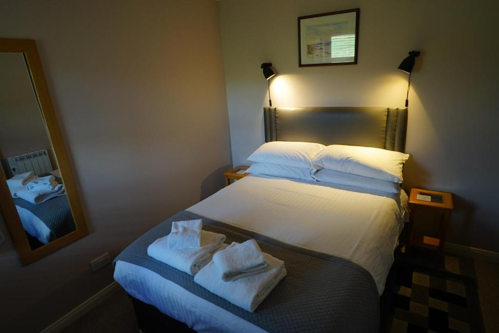 Postel nebo postele na pokoji v ubytování Trotternish B&B