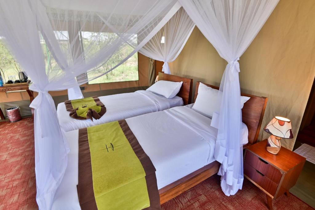 Postel nebo postele na pokoji v ubytování Mtito Safari camp limited