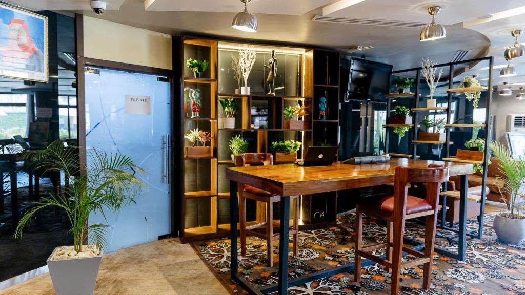 Lounge nebo bar v ubytování Peninsula Hotel Dar Es Salaam