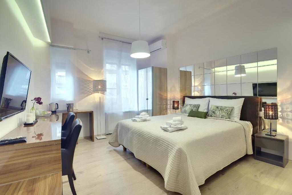 D&A Center Apartments with FREE Parking - 8