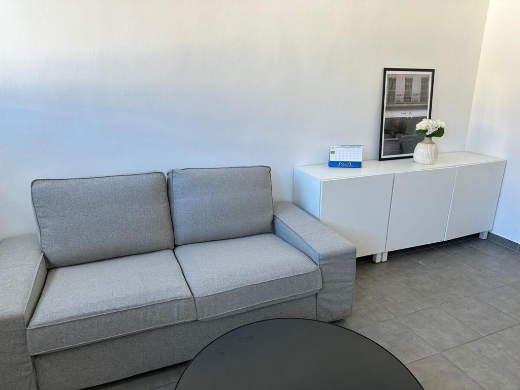 Posezení v ubytování 2-Zimmer Wohnung Würzburger Straße - Innenstadtlage Aschaffenburg