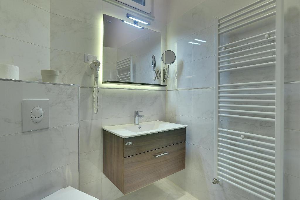 D&A Center Apartments with FREE Parking - 17