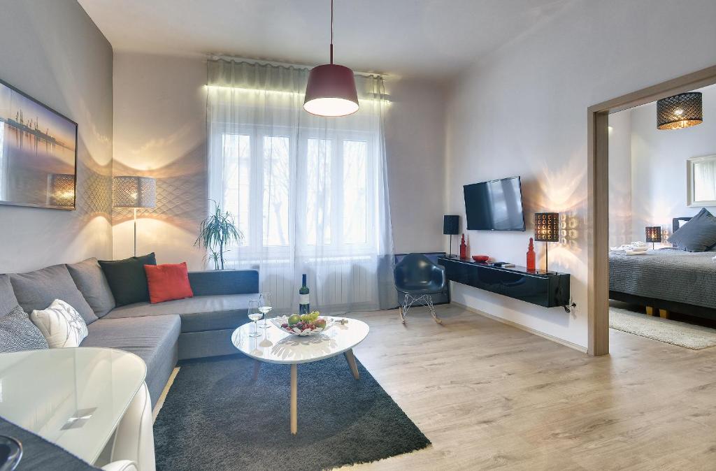 D&A Center Apartments with FREE Parking - 2