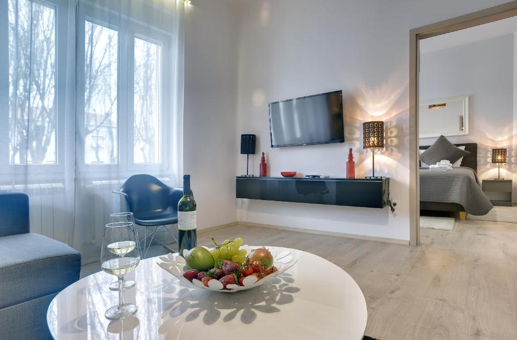 D&A Center Apartments with FREE Parking - 3