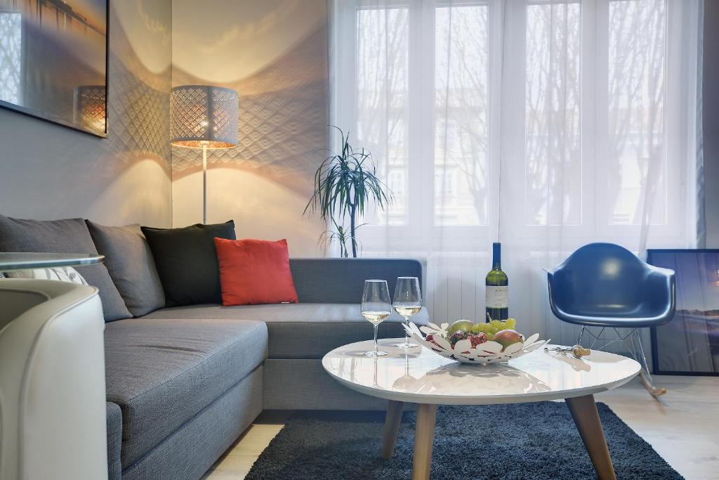 D&A Center Apartments with FREE Parking - 7