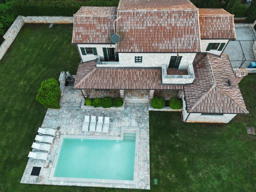 Bazén v ubytování TheBlueView Villas near Porec nebo v jeho okolí