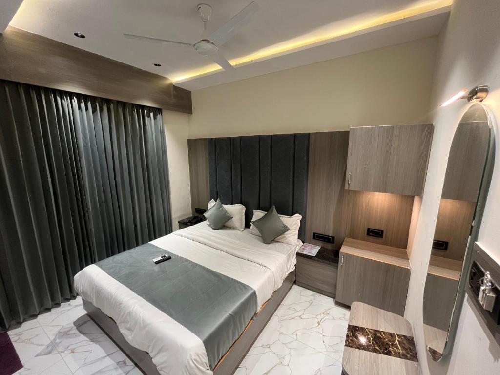 Postel nebo postele na pokoji v ubytování Hotel Pulse Town