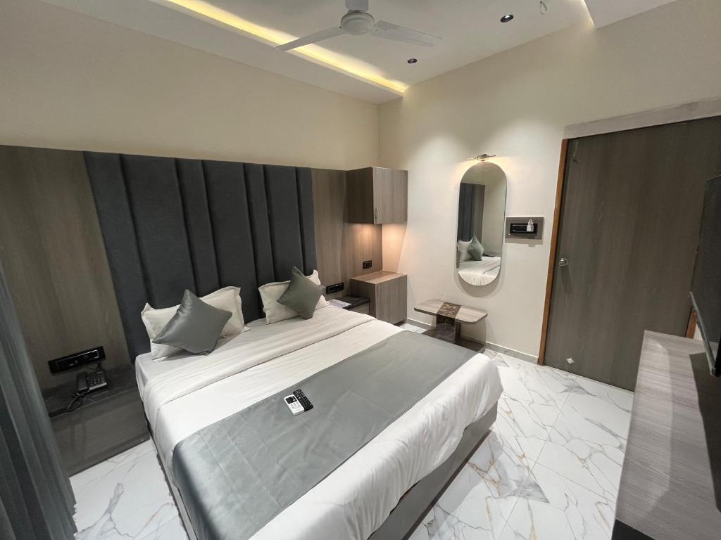 Postel nebo postele na pokoji v ubytování Hotel Pulse Town