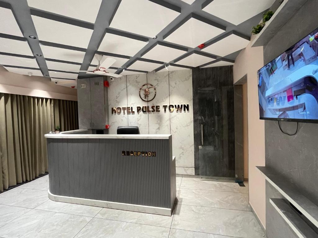 TV a/nebo společenská místnost v ubytování Hotel Pulse Town