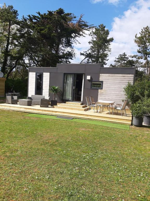 Photo de la galerie de l'établissement Bungalow à 150m de la plage, à Denneville-Plage