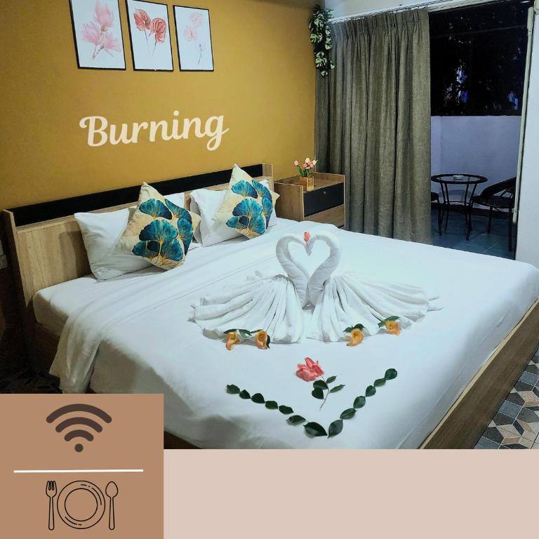 Postel nebo postele na pokoji v ubytování Burning flame Hotel
