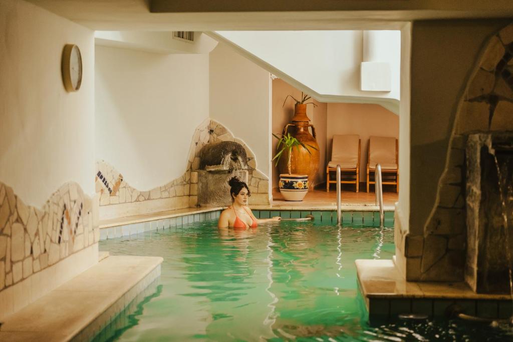 Basen w obiekcie Hotel Terme Zi Carmela lub w pobliżu